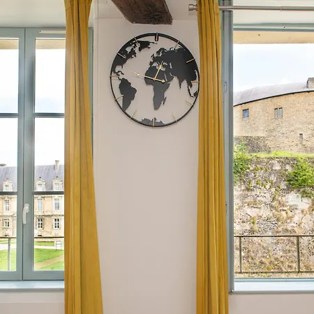 Entier Face Au Chateau * Sedan