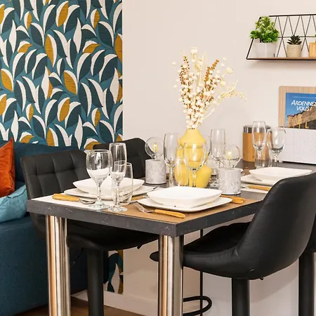 Entier Face Au Chateau Sedan