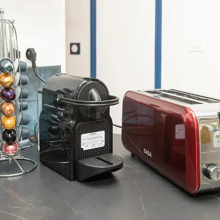 Entier Face Au Chateau